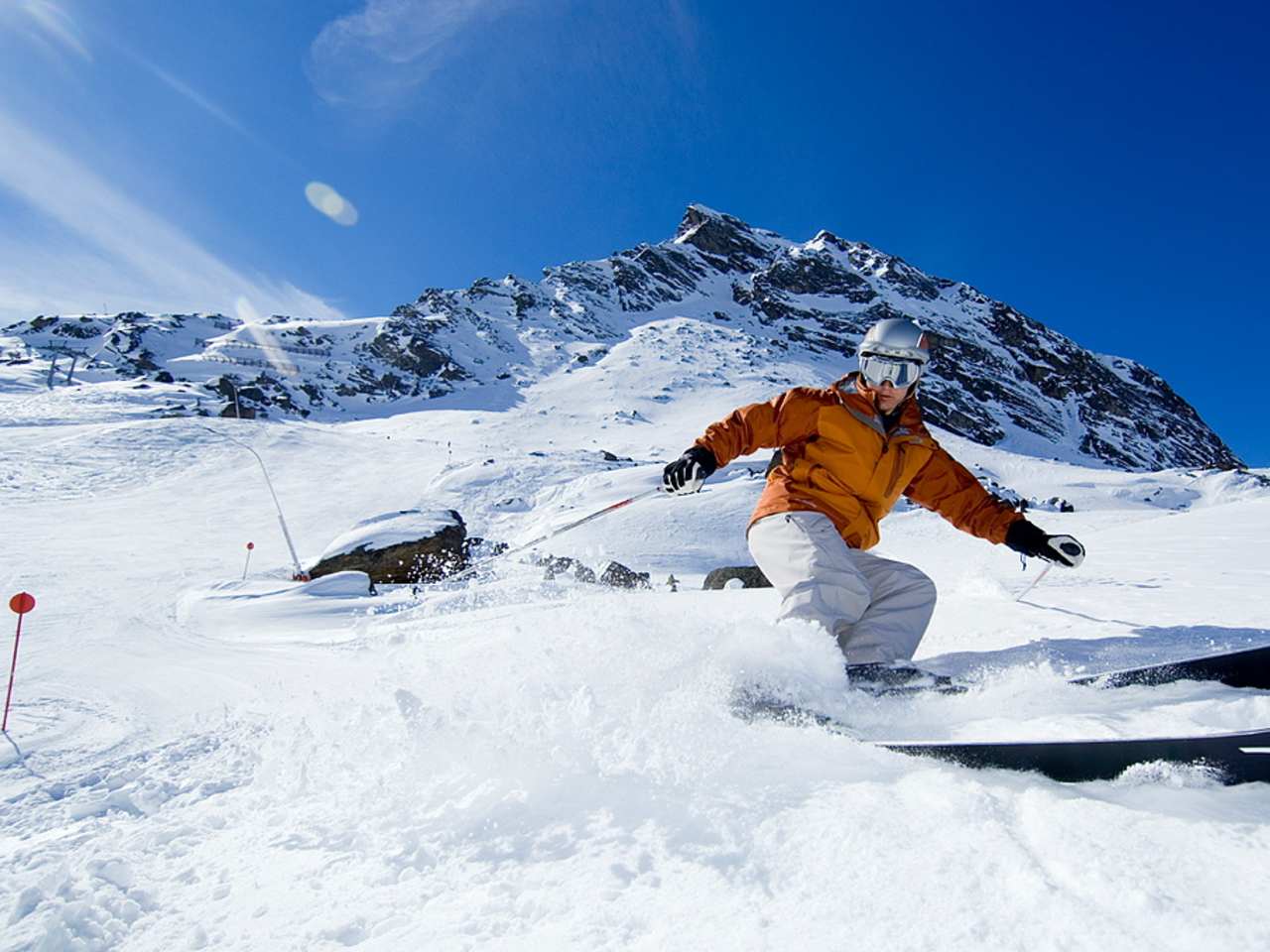 Skifahrer in Galtür, Tiroler Oberland, Tirol, Österreich