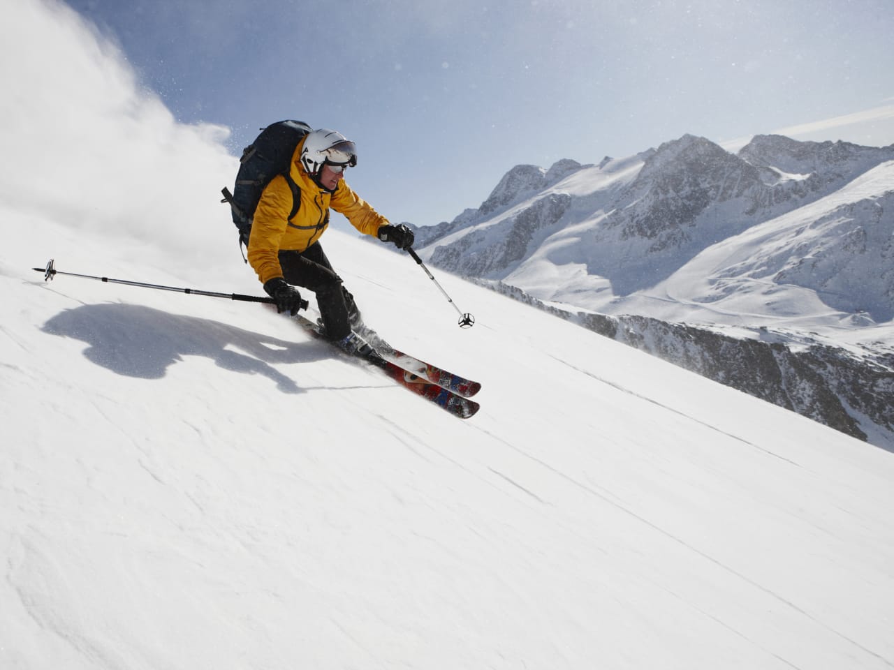 Skifahrer in Südtirol © Poncho/DigitalVision via Getty Images