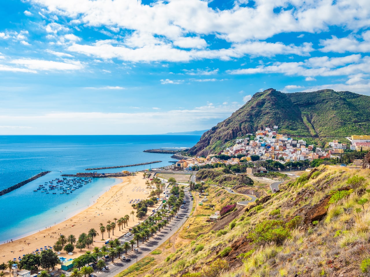 Strand Las Teresitas auf Teneriffa, Kanaren © iStock.com/Balate Dorin