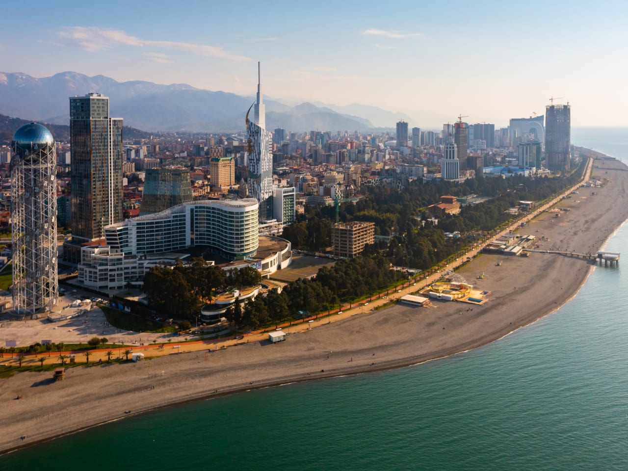Strand von Barumi, Georgien © JackF/iStock / Getty Images Plus via Getty Images