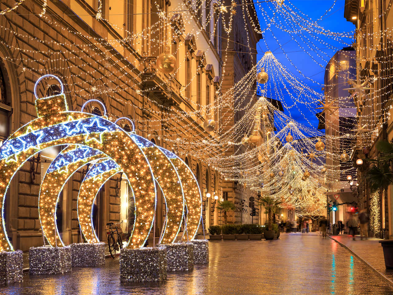 Weihnachtsdekoration in Florenz, Italien © Fani Kurti/iStock / Getty Images Plus via Getty Images