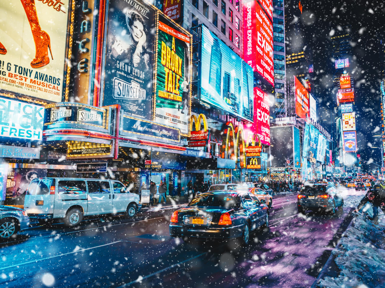 Winter am Time Square, New York © iStock.com/bluebeat76