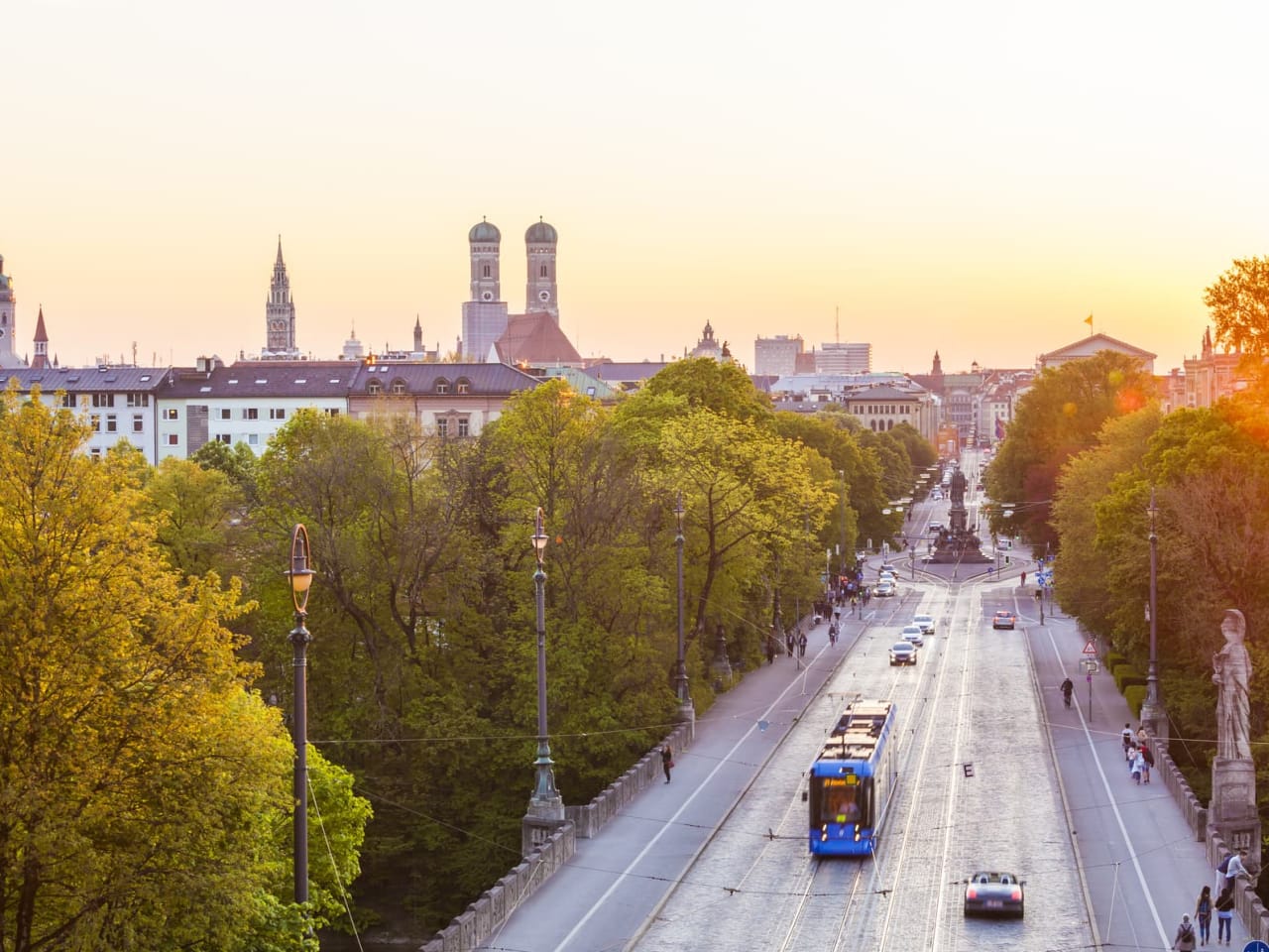 Blick auf die Maximilianstraße in München.