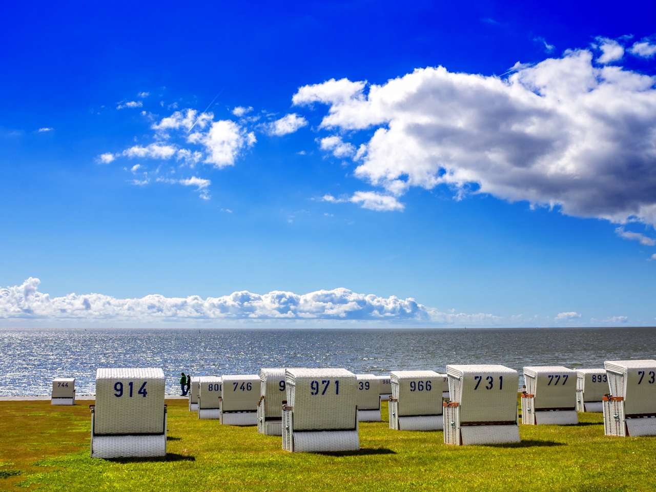 Strandkörbe bei Büsüm © Sina Ettmer - stock.adobe.com