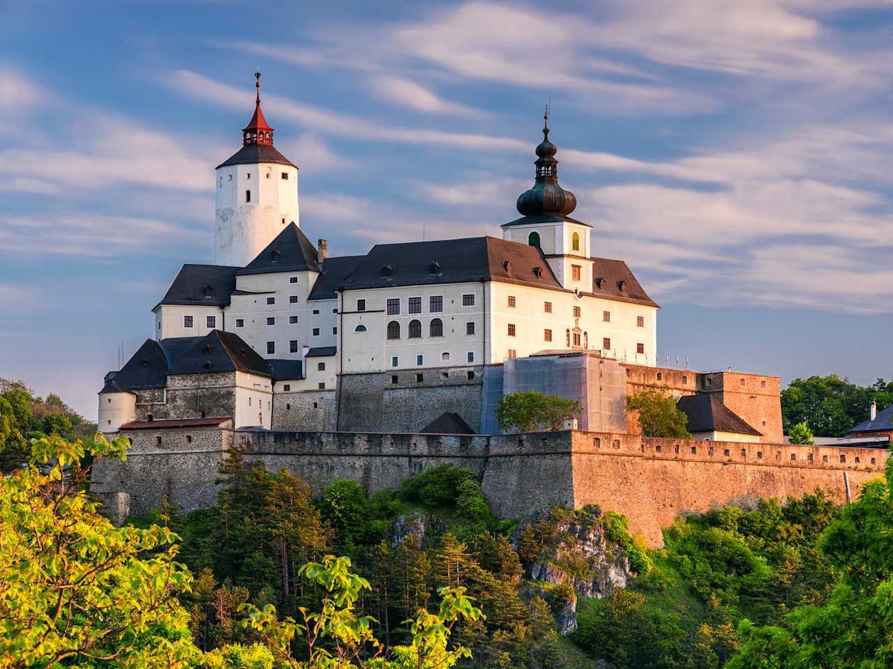 Die traumhafte Burg Forchtenstein © rado1979 - stock.adobe.com