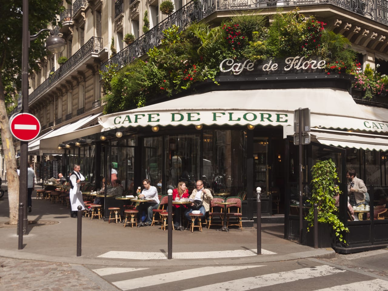 Das Café de Flore in Paris, Frankreich. © John Elk III/The Image Bank Unreleased via Getty Images