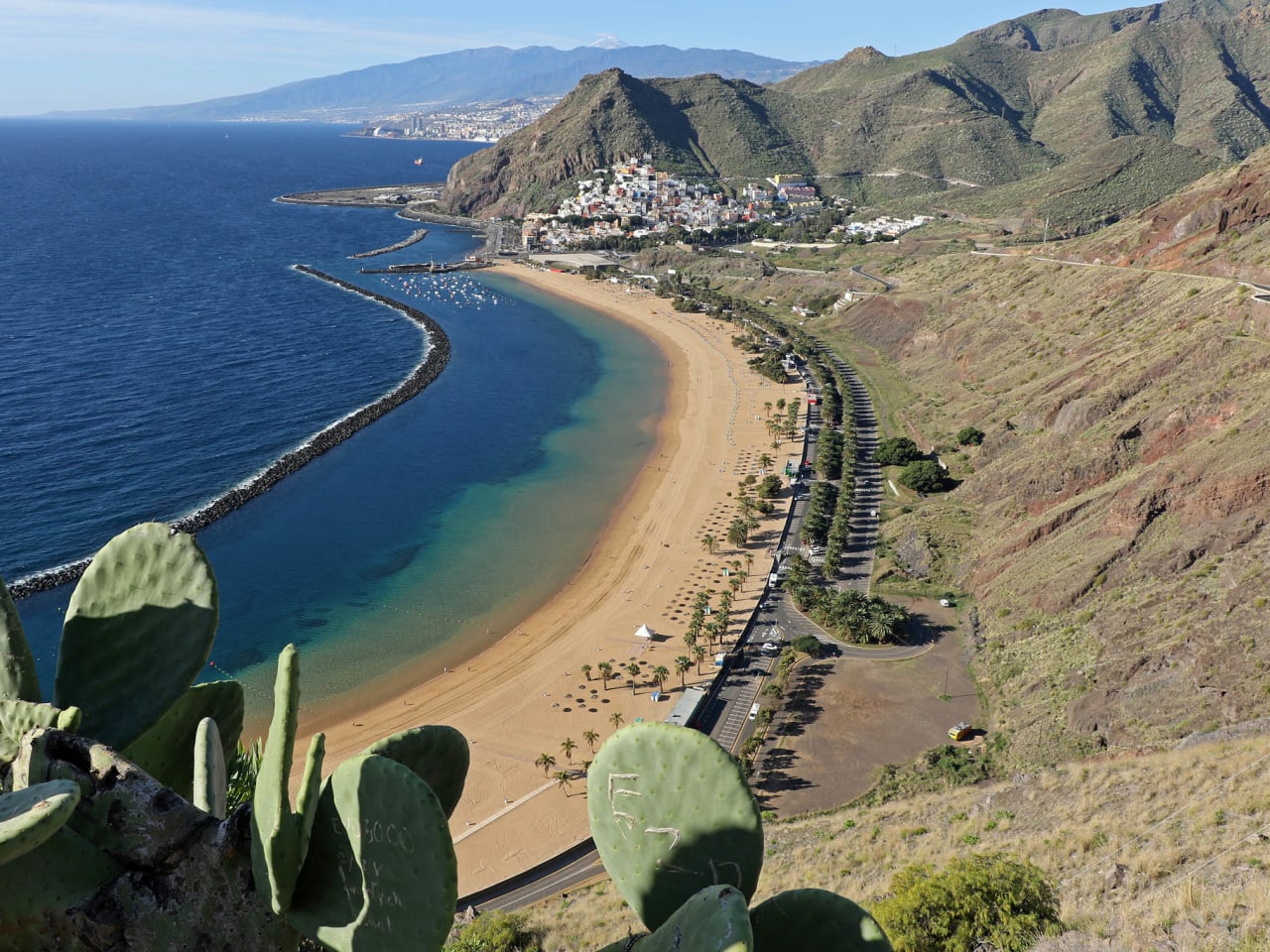 Traumstrand mit Palmen – Las Teresitas auf Teneriffa  © Christiane Würtenberger