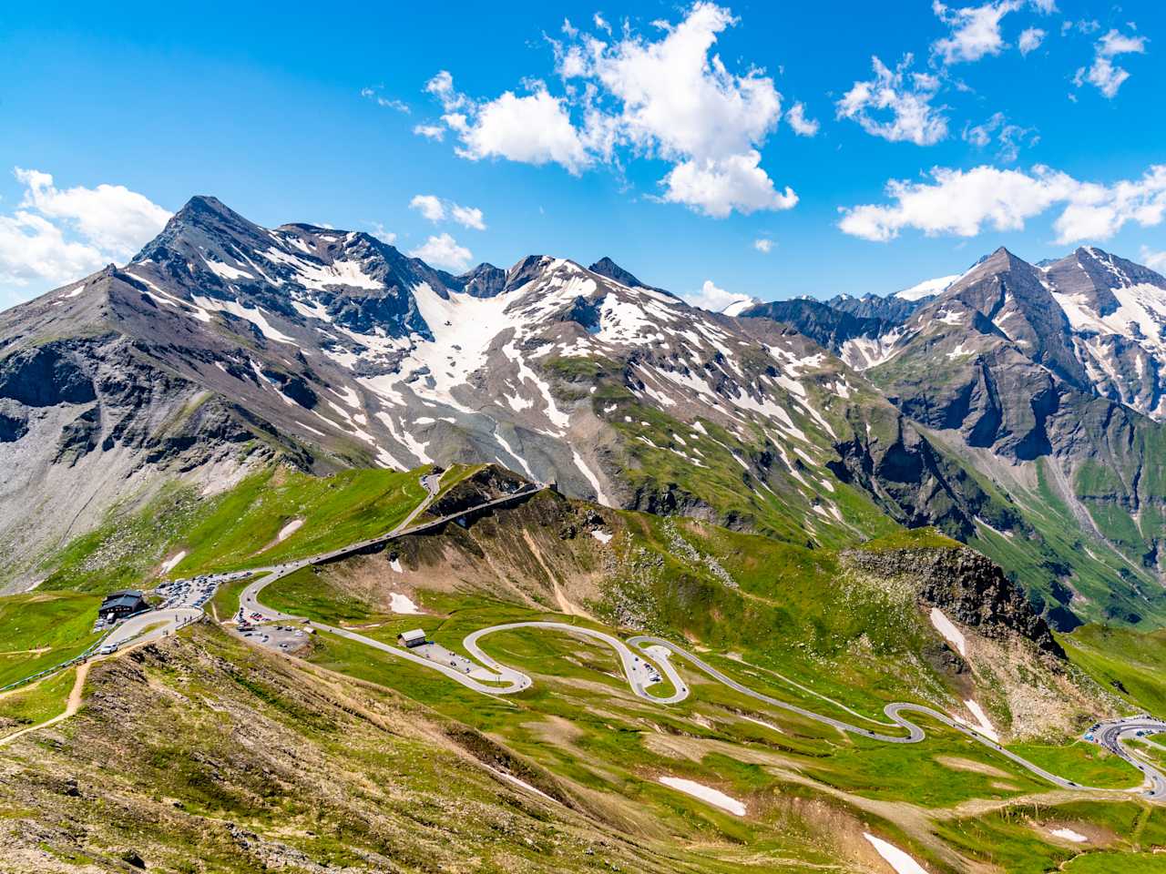 Die Serpentinen der Großglockner Hochalpenstraße in Österreich.