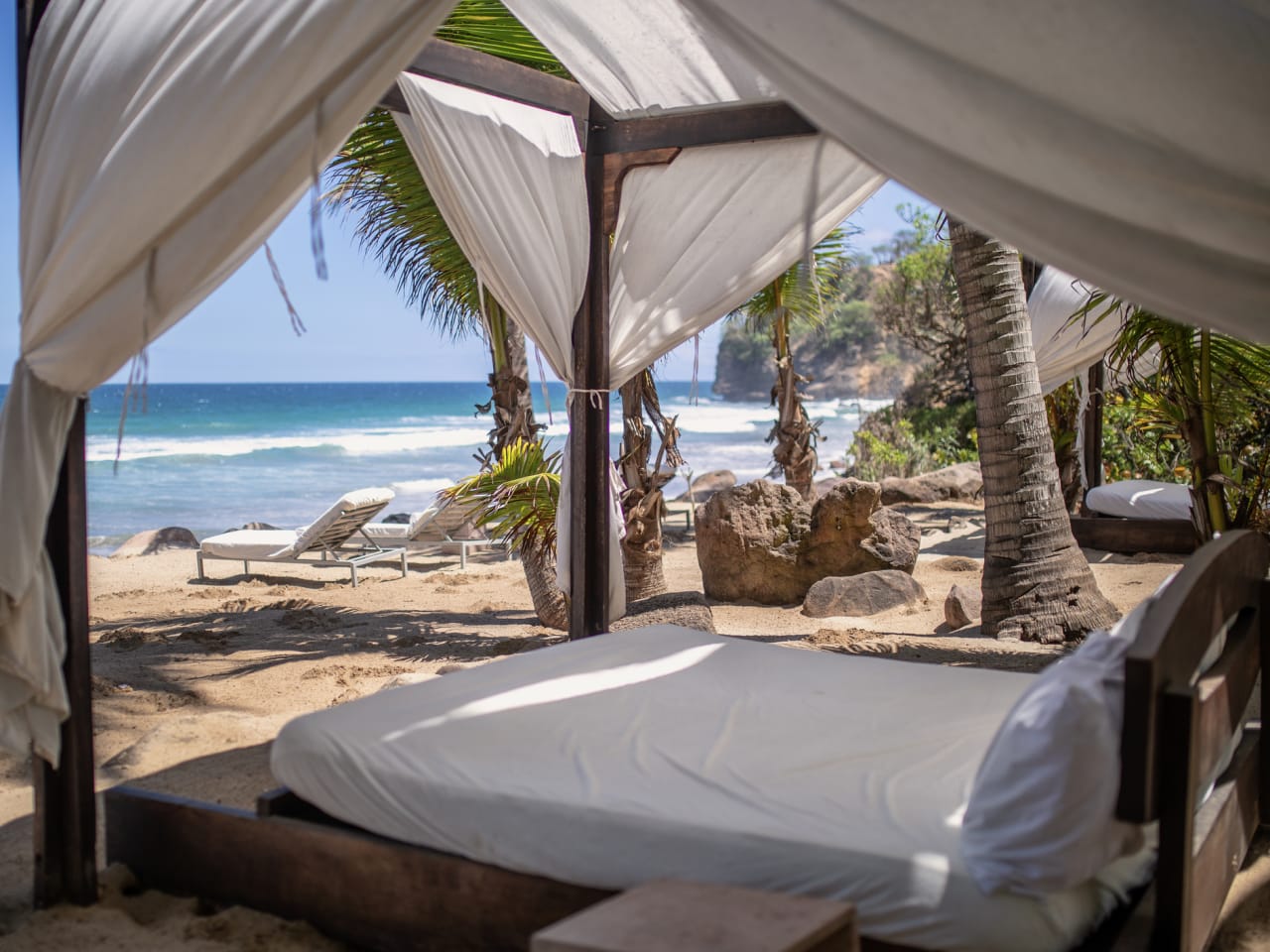 Ein gemütliches Strandbett am Meer von Mexiko. © fitopardo/Moment via Getty Images