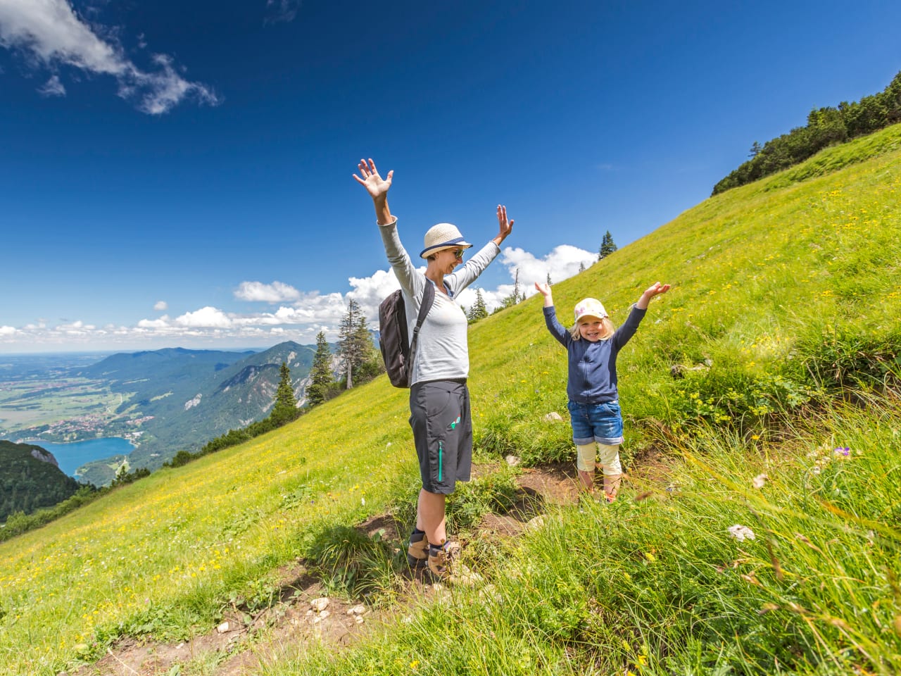 Familie in Tirol © mmphoto - stock.adobe.com