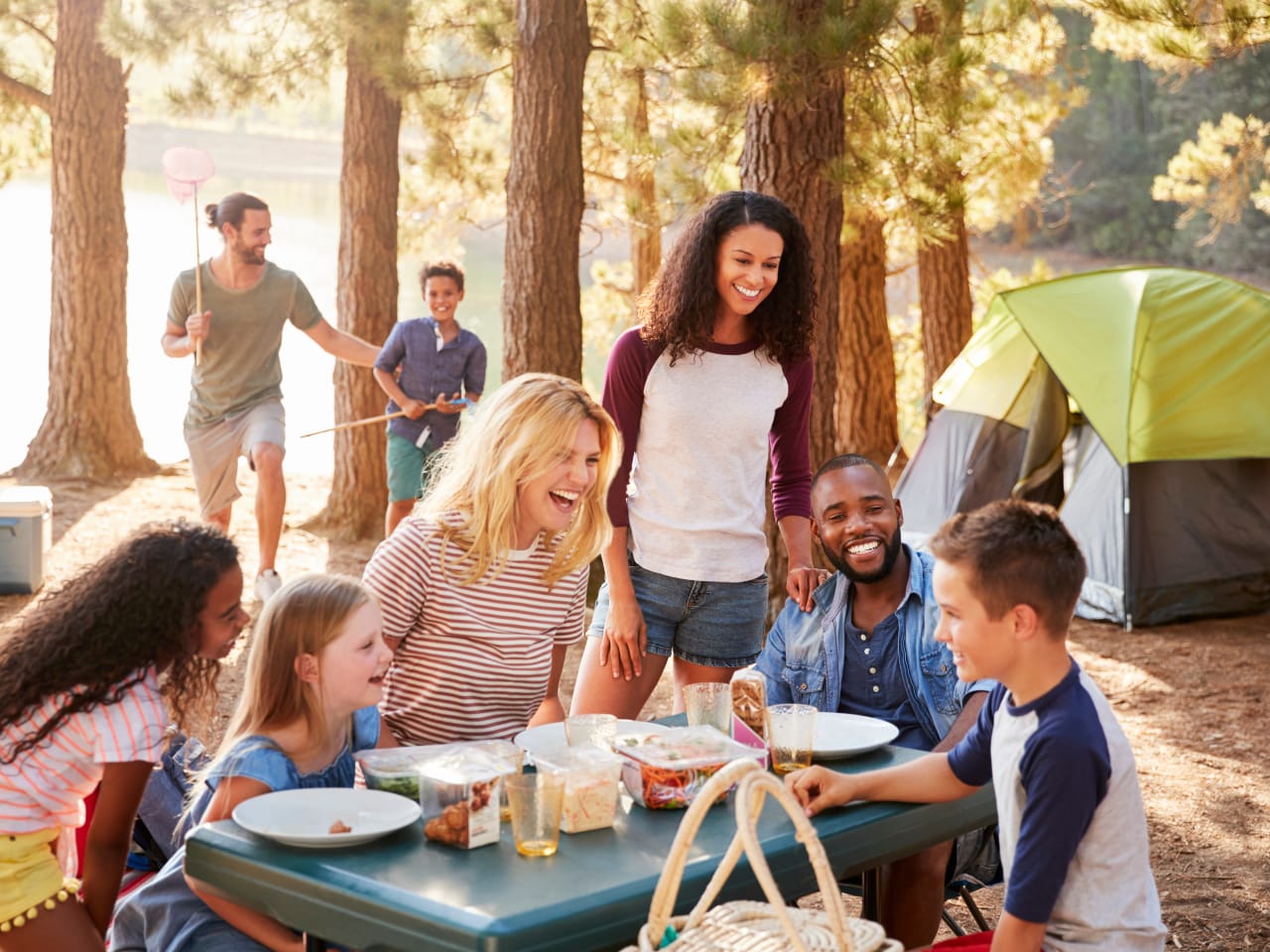 Familienausflug in den Wald © Monkey Business – stock.adobe.com