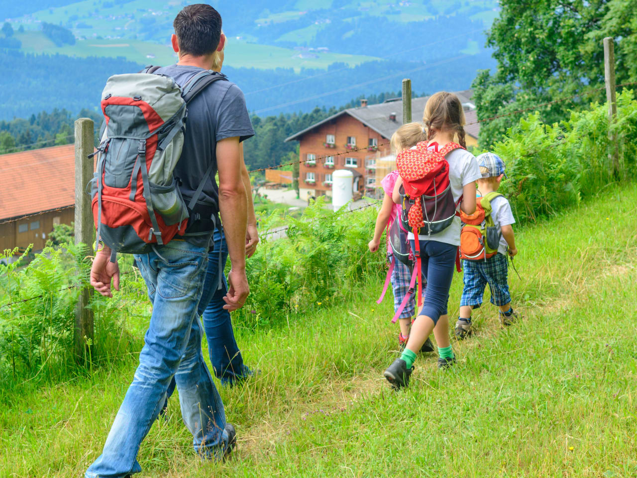 Familienwanderung © ARochau - stock.adobe.com