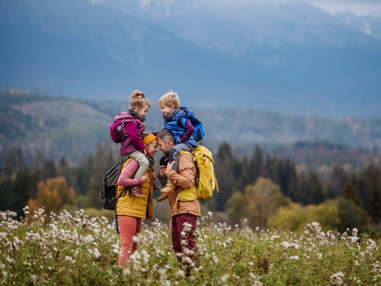 Familienwanderung © Halfpoint - stock.adobe.com