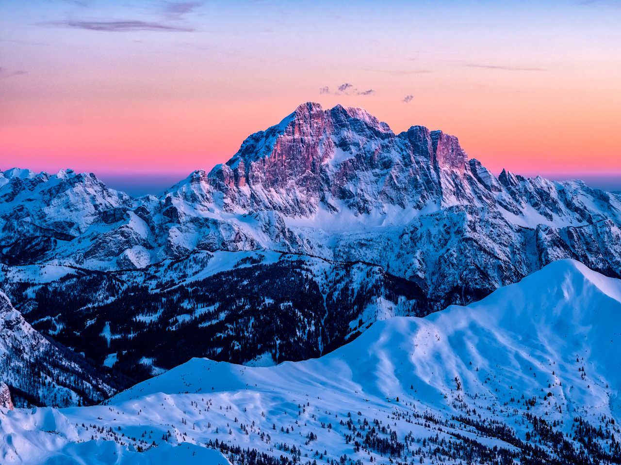 Der schneebedeckte Gipfel von monte Civetta in Südtirol, Italien. © Frank Bienewald/LightRocket via Getty Images