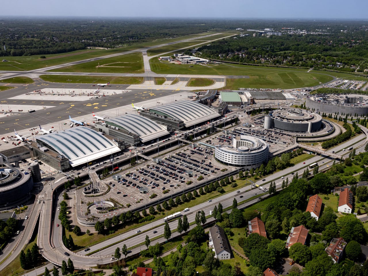 Der Hamburger Flughafen von oben, Deutschland