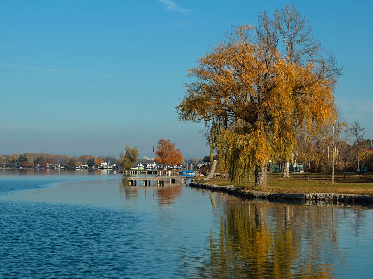 Der Neufelder See an der Leitha © kstipek - stock.adobe.com