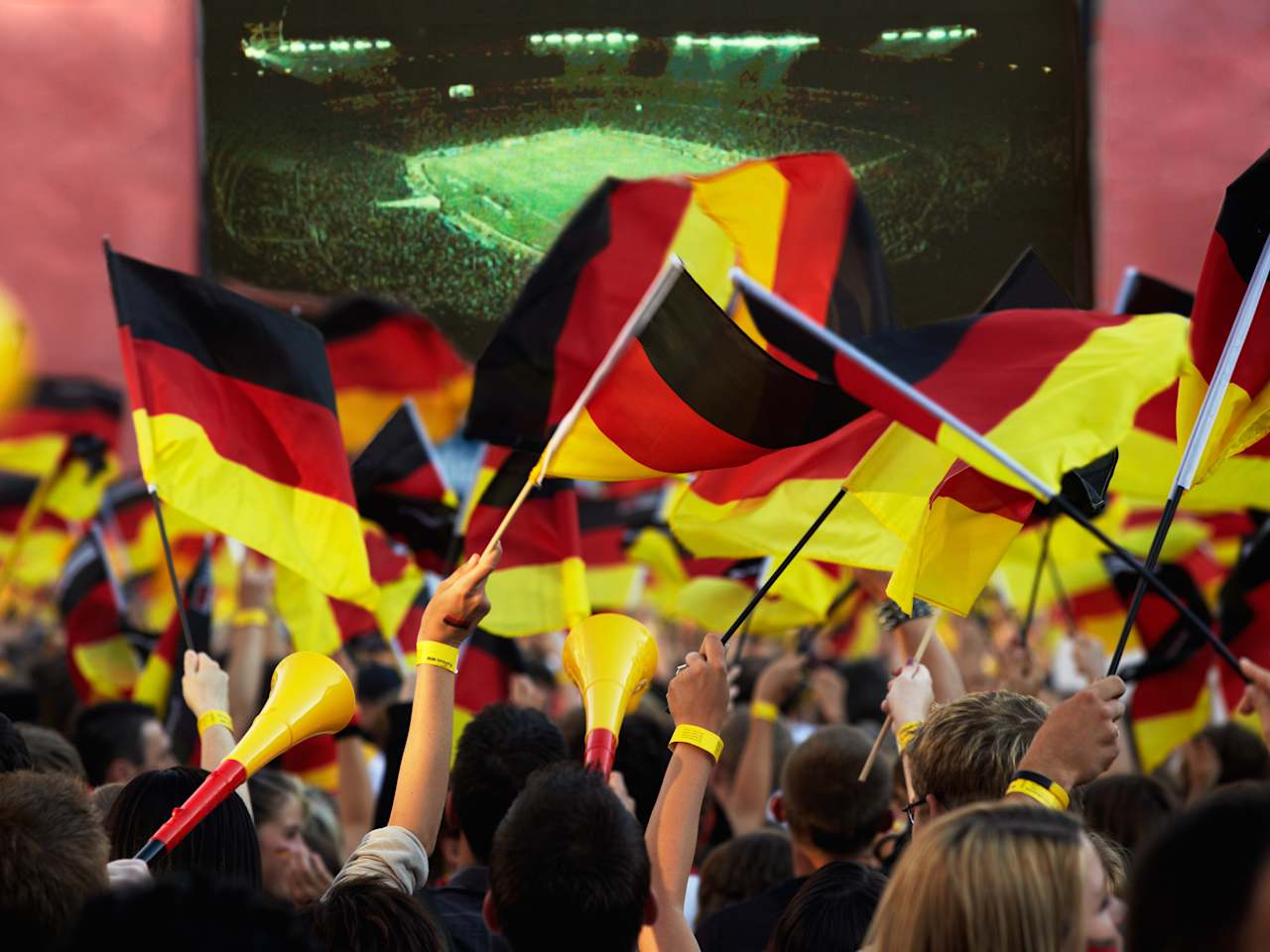 Beim Public Viewing kannst Du Dein Team mit vielen Anderen anfeuern