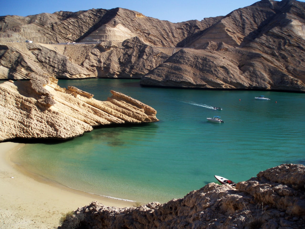 Qabtab Beach in Muscat, Oman © Mayur Kakade/Moment via Getty Images