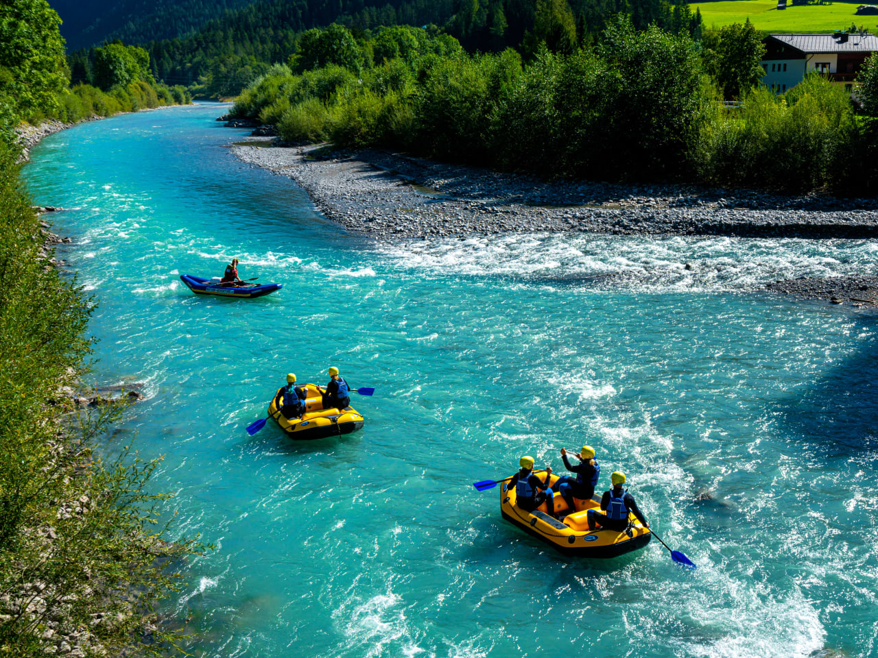 Eine Raftingtour auf dem Lech ist ein Erlebnis für die Abenteuerlustigen unter euch © spuno - stock.adobe.com