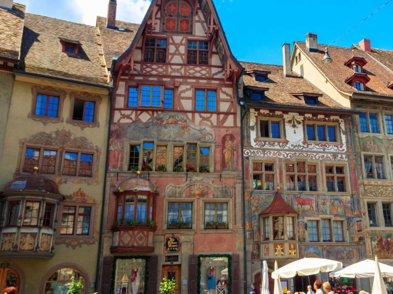 Die kunstvollen Fassaden in Stein am Rhein. © iStock via Getty/OlyaSolodenko
