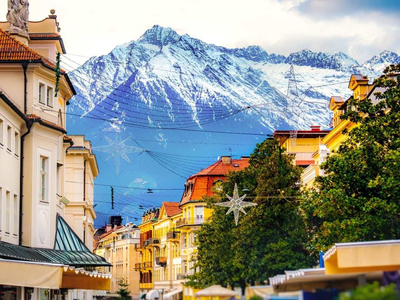 Die Stadt Meran begeistert als herrlicher Urlaubsort. © iStock via Getty/LucaLorenzelli