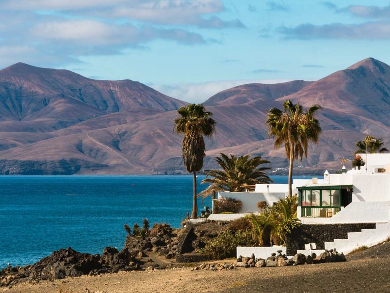 Auf Lanzarote findest Du traumhafte Möglichkeiten zum Wandern. © MichaelUtech/iStock