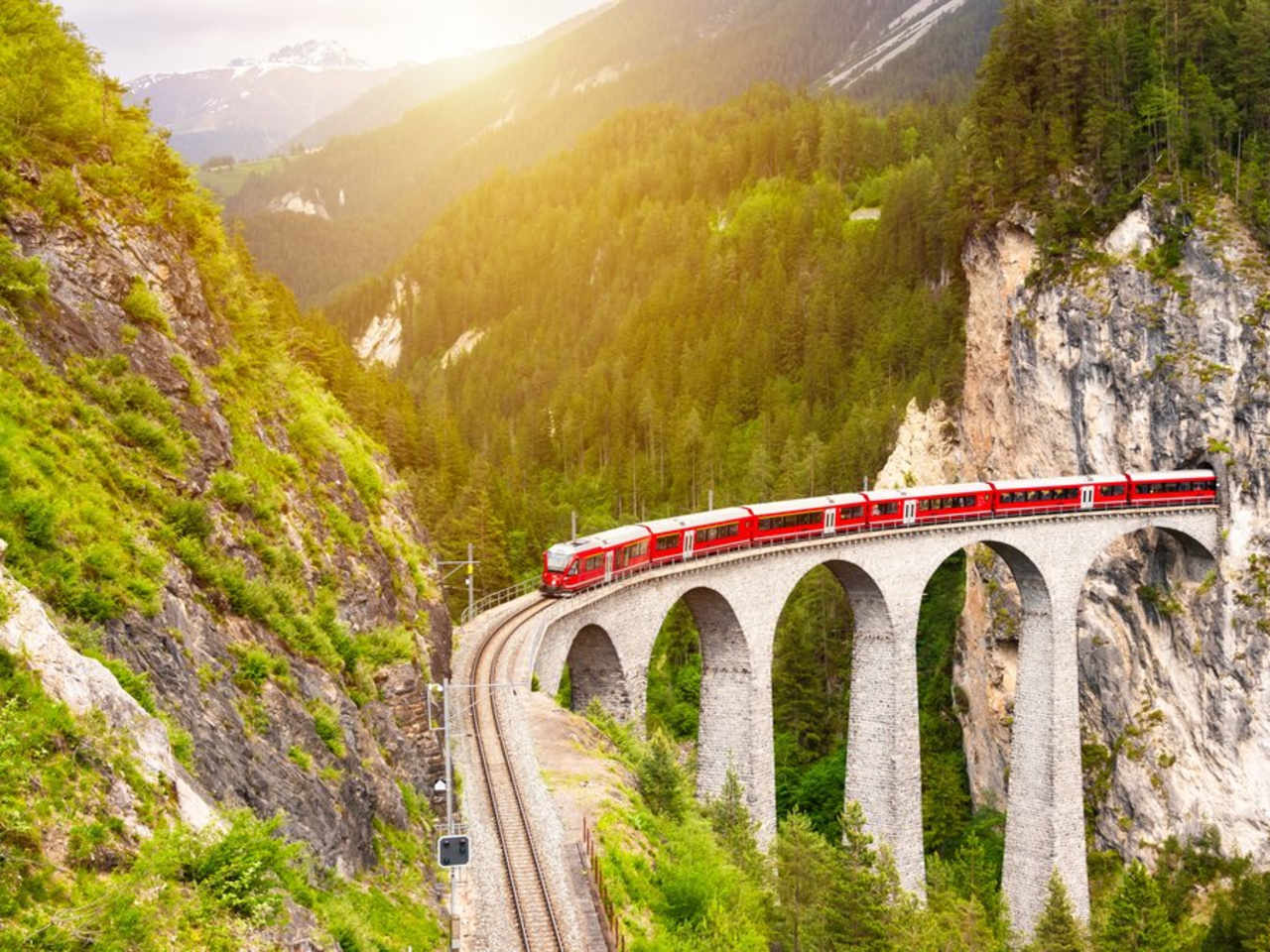 Europa lässt sich wunderbar per Bahn erkunden. © MariaUspenskaya/iStock