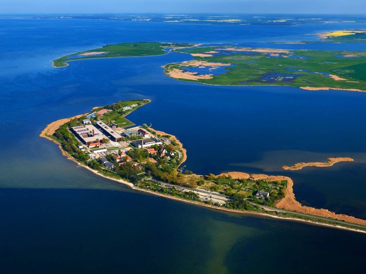 Auf Riems wird seit mehr als hundert Jahren abgeschottet an Krankheitserregern geforscht. © Stefan Dinse/Shutterstock.com