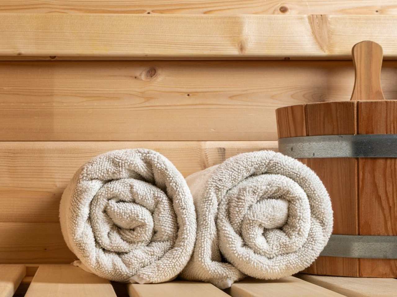 In der Sauna zu Schwitzen ist in aller Welt eine bewährte Heilmethode. © Alessandra Finding/iStock