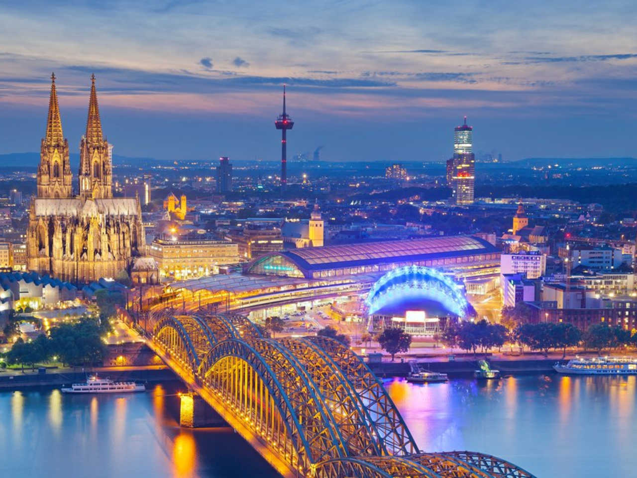 Reisende müssen künftig für den Besuch des Kölner Doms eine "Besichtigungsgebühr" entrichten. © iStock via Getty/RudyBalasko