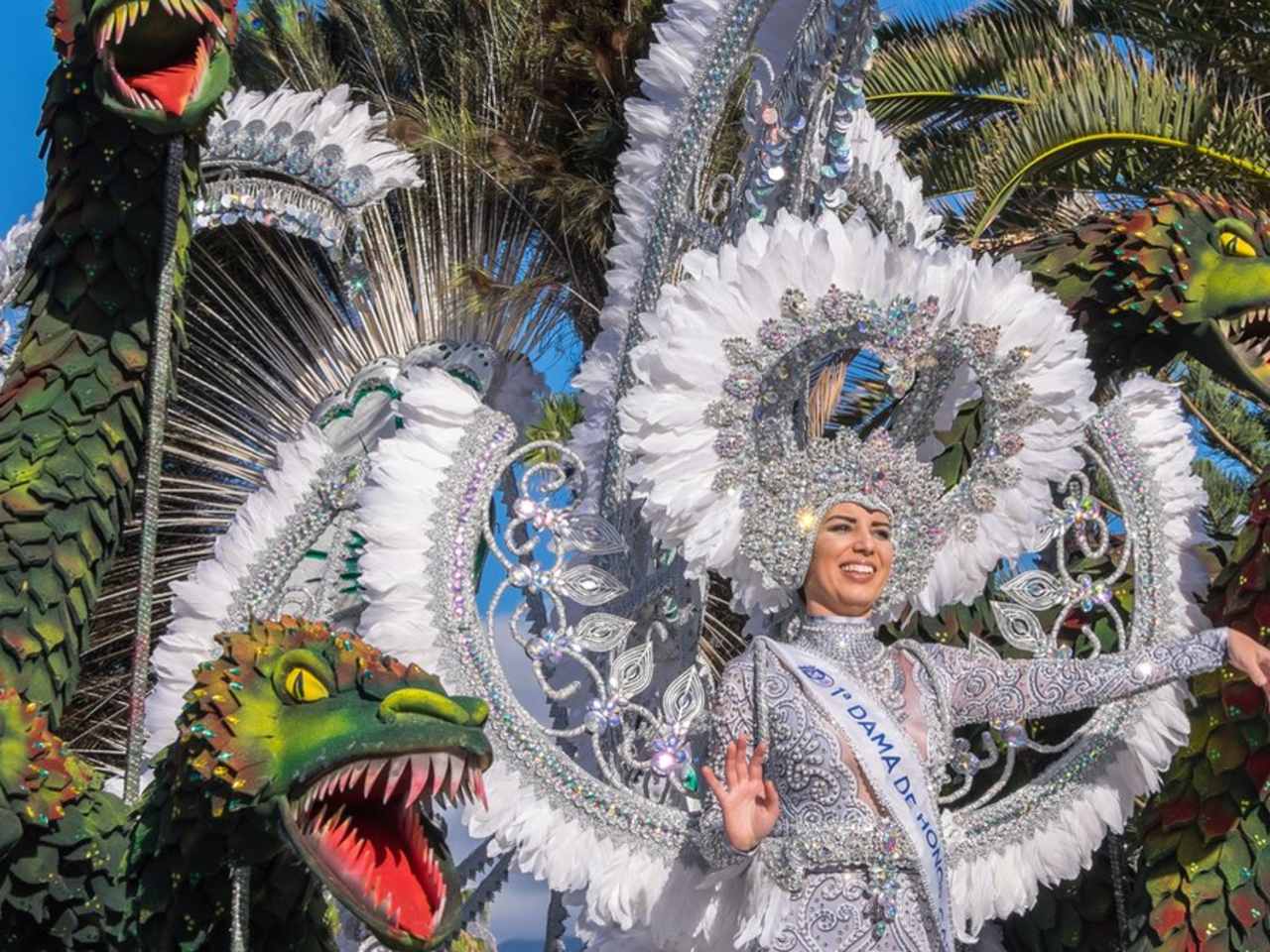 Karneval unter Palmen? Auf den kanarischen Inseln kannst Du das erleben. © istock/Salvador-Aznar