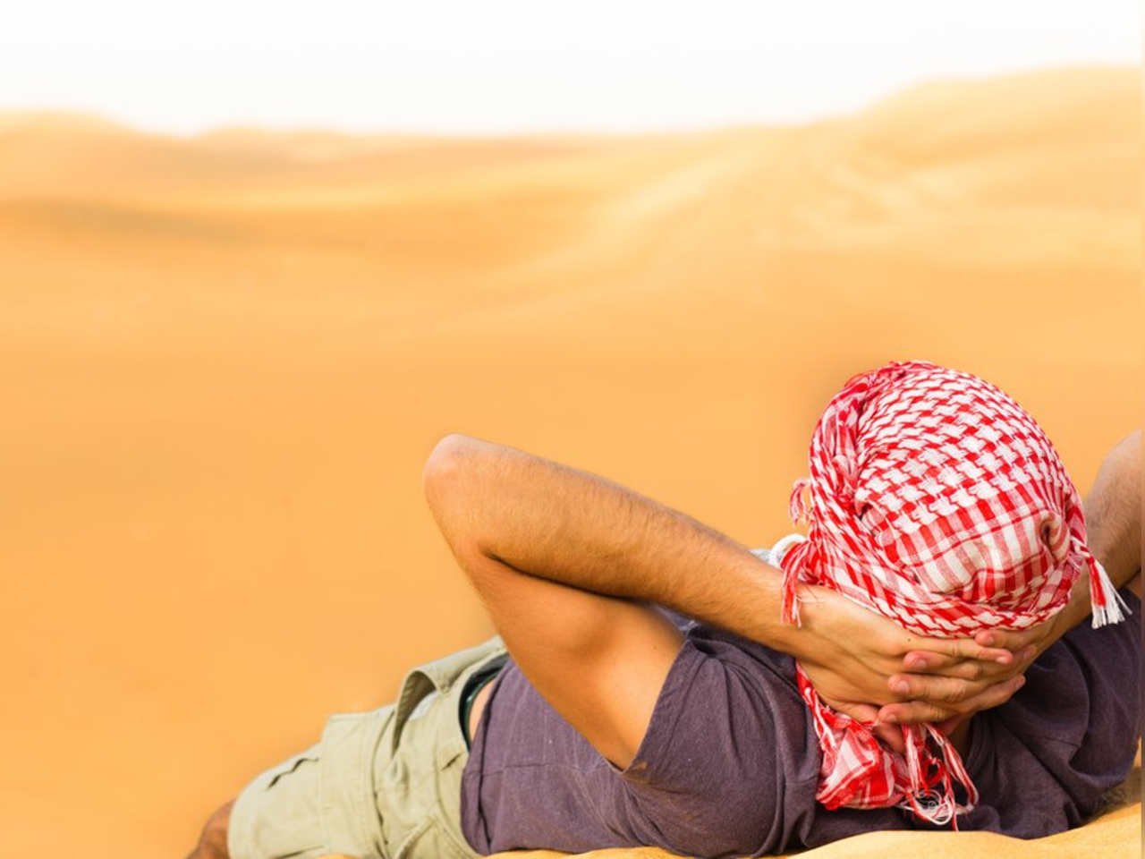 Urlaub in Dubai kann auch Wüste statt Metropole bedeuten. © PKpix/iStock via Getty Images