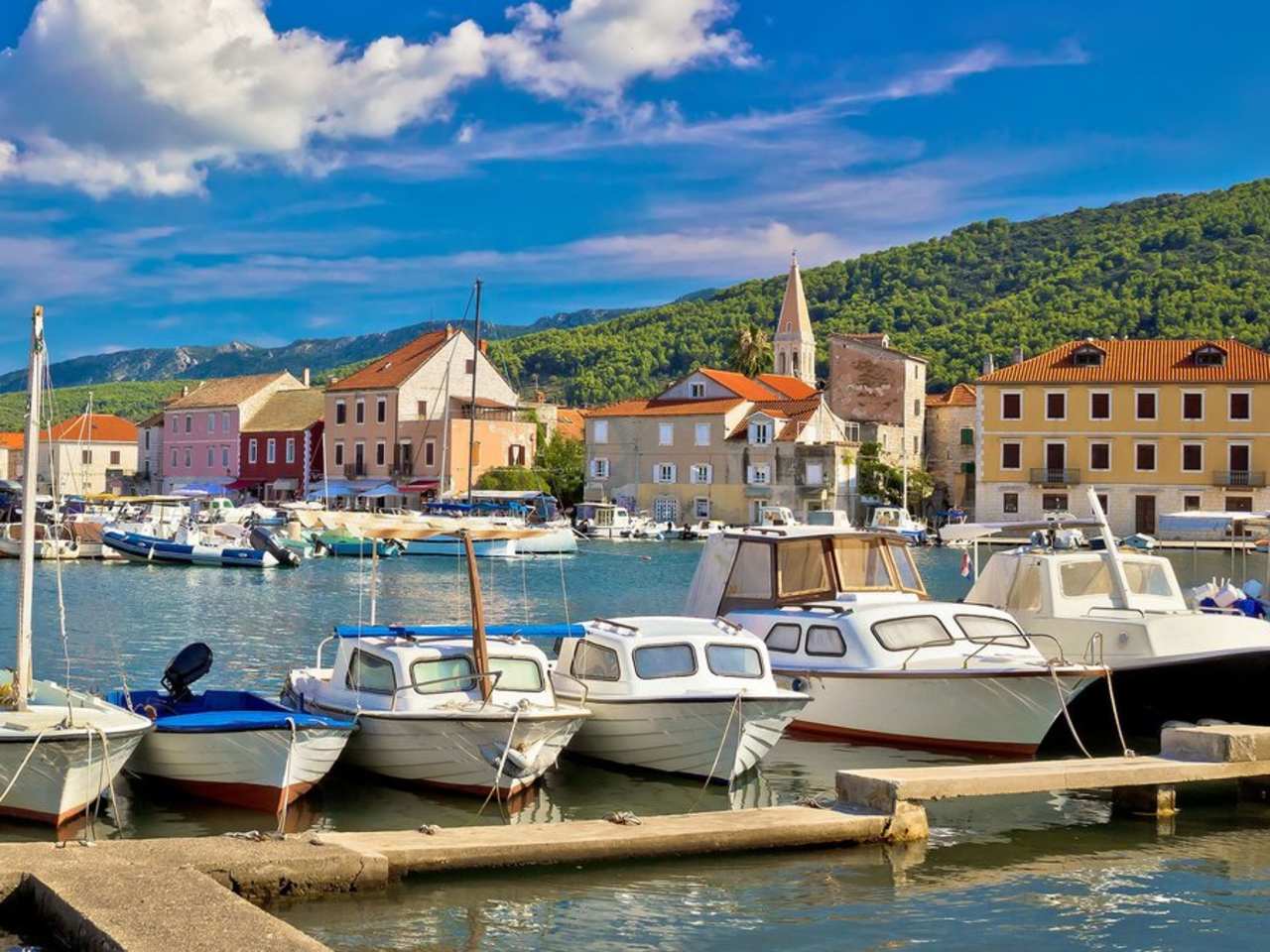 Traumziel Hvar: Antike trifft Moderne. © xbrchx/Shutterstock.com