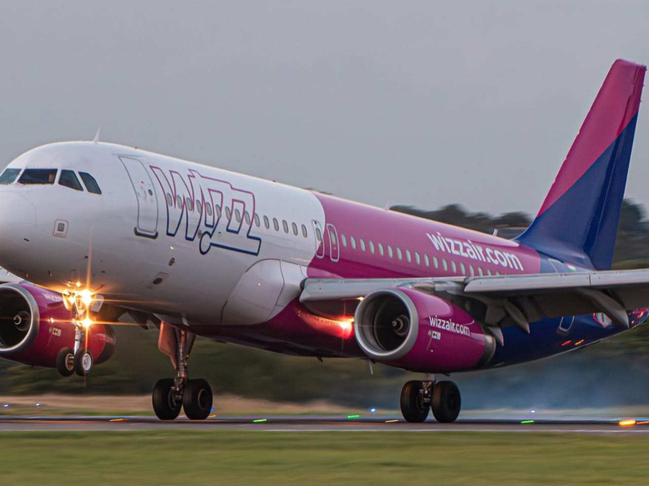 Unter den schlechtesten europäischen Airlines: Wizz Air aus Ungarn. © iStock via Getty/Jaroslaw Kilian