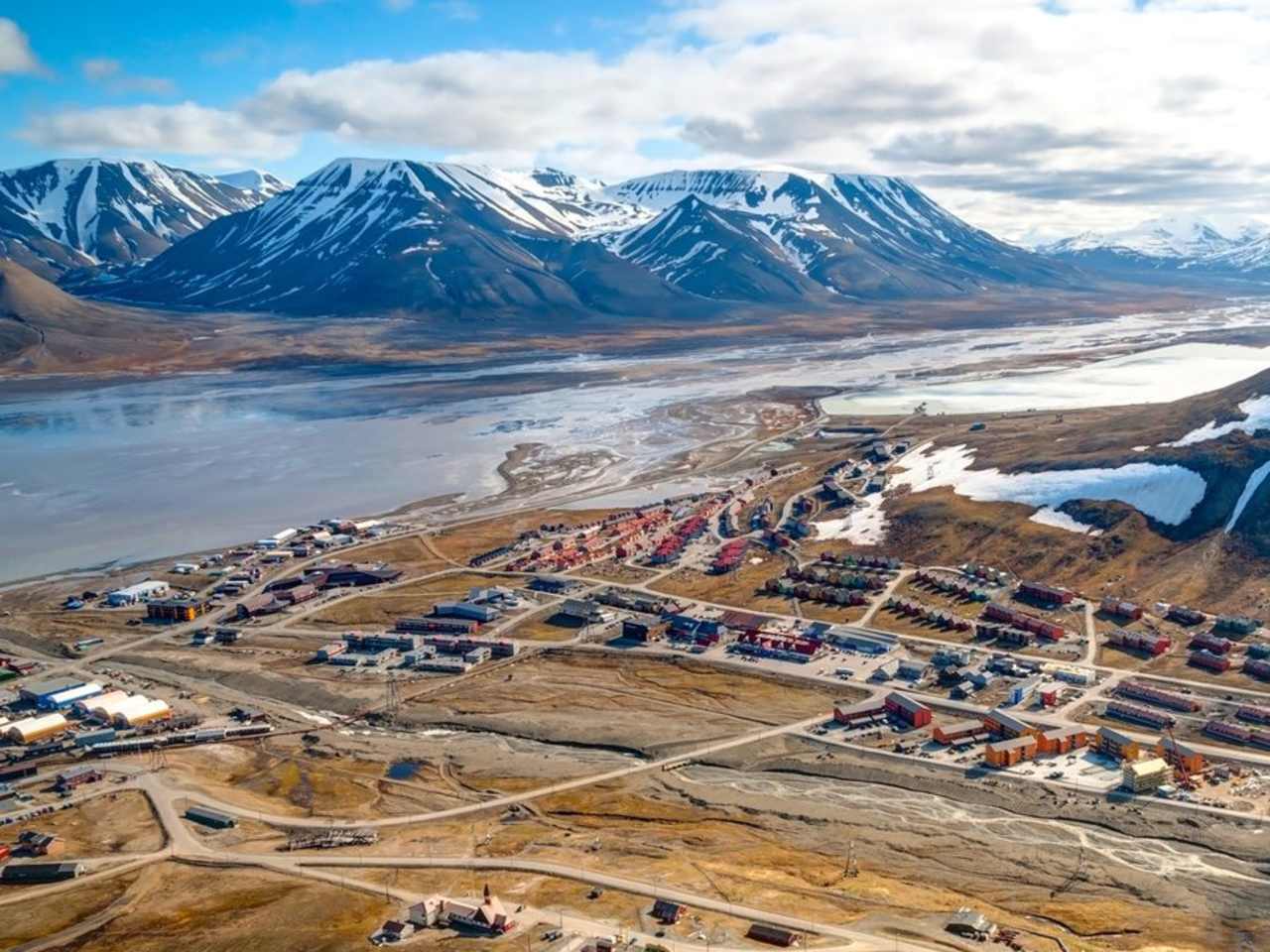 Das norwegische Longyearbyen liegt in einer Permafrost-Region. © Ana Flasker/Shutterstock.com