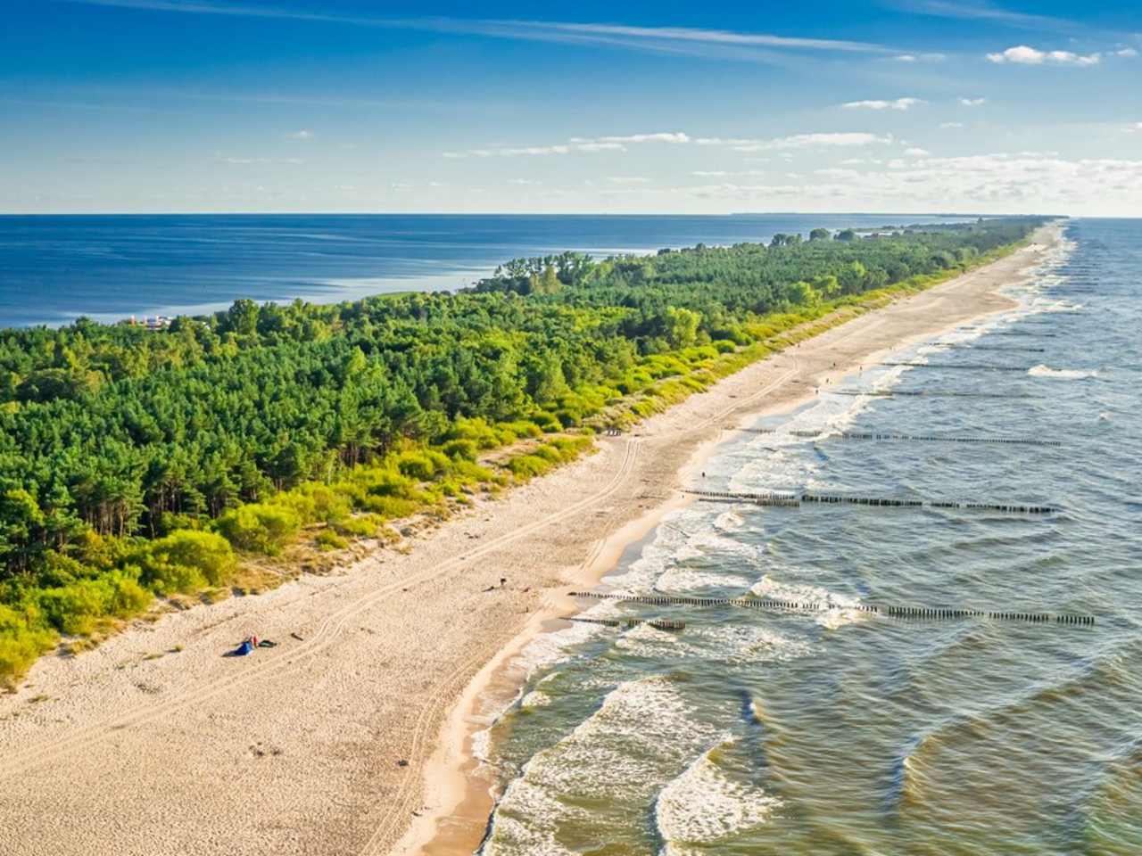 Dieser Strand auf Hel sieht gar nicht wie die Hölle aus. © iStock via Getty/Shaiith