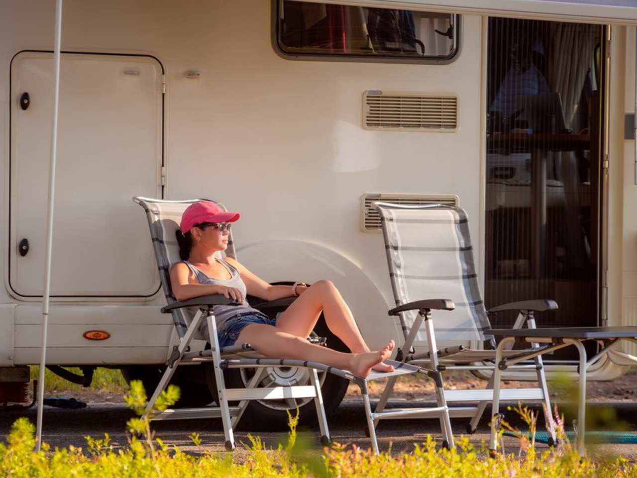 Um beim Camping zu entspannen, gibt es echte Alternativen zum Meer. © cookelma/iStock via Getty Images