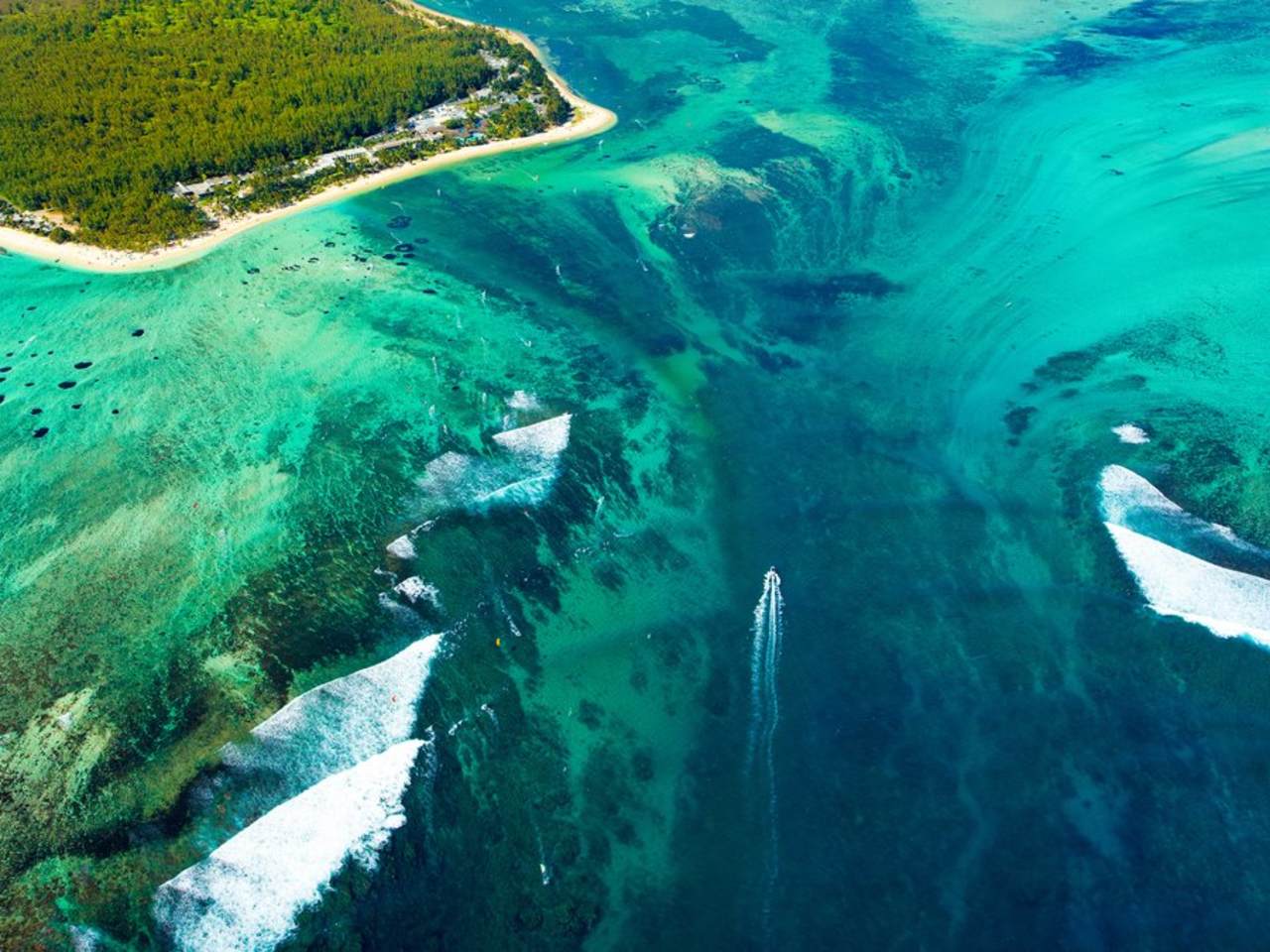 Der Mauritius-Wasserfall ist in Wahrheit kein Wasserfall. © Myroslava Bozhko/Shutterstock.com