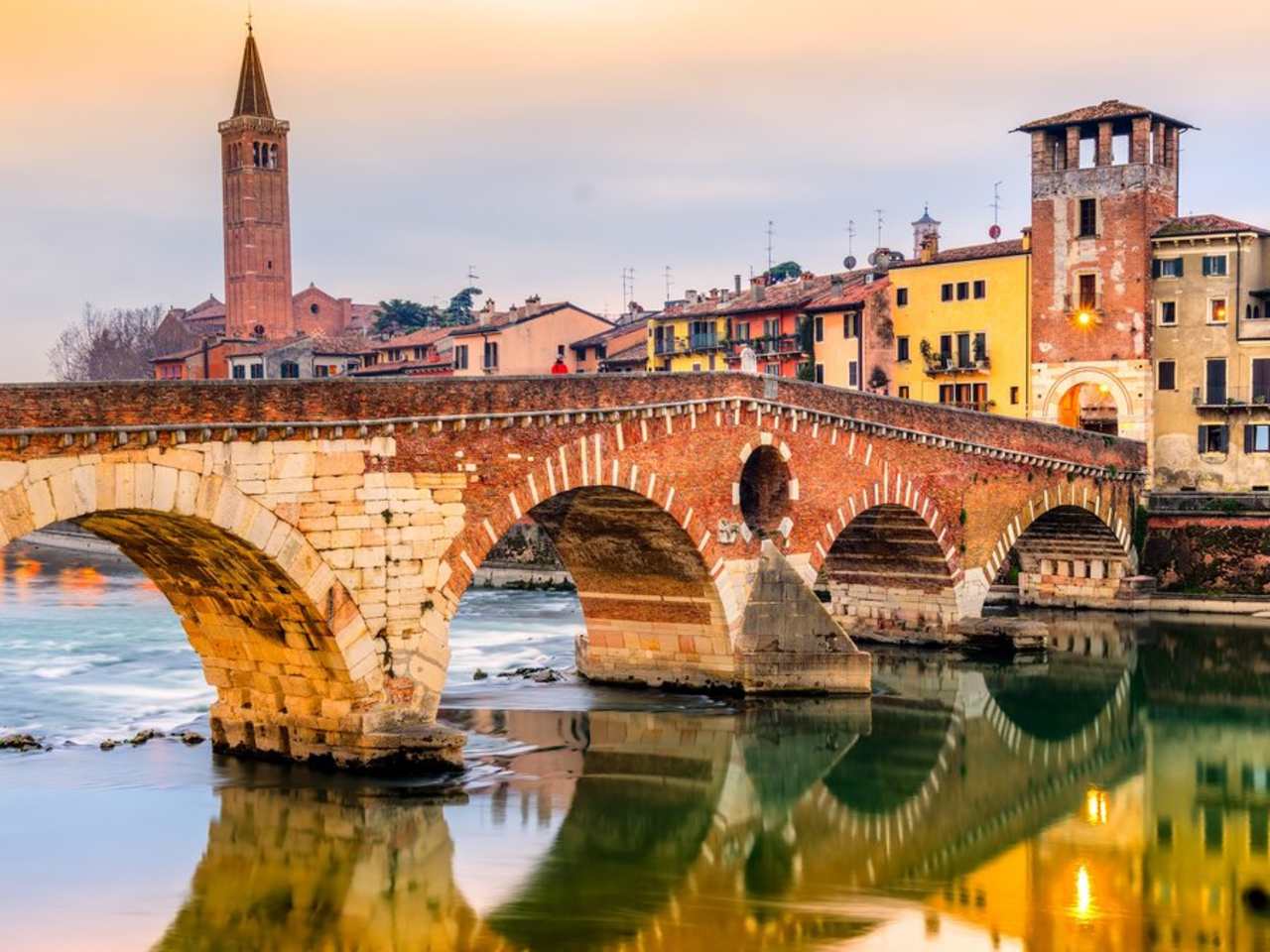 In Verona gibt es einen der berühmtesten Balkone der Welt. © Copyright (c) 2016 Luciano Mortula – LGM/Shutterstock.
