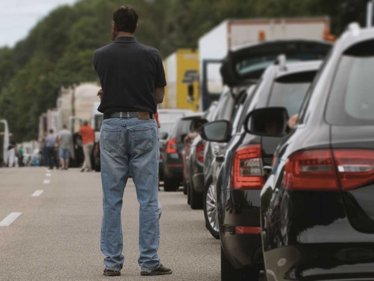 Am kommenden Wochenende ist mit der ersten großen Reisewelle – und zahlreichen Staus – zu rechnen. © Gulliver20/Shutterstock.com