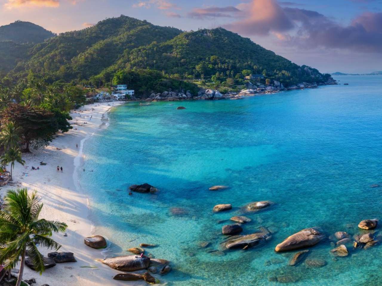 Die Serie "The White Lotus" wurde unter anderem auf der Insel Koh Samui gedreht. © iStock via Getty / tawatchaiprakobkit