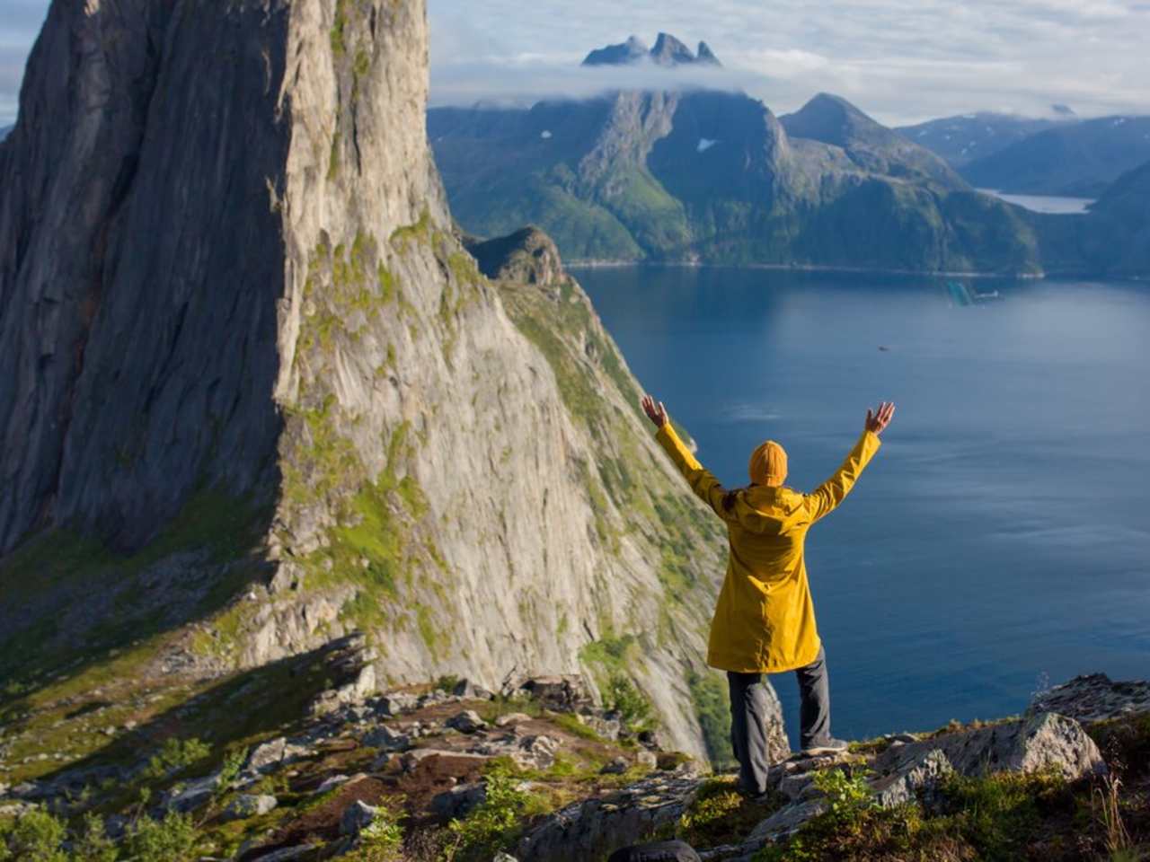 Coolcation-Destinationen wie skandinavische Länder werden immer beliebter als Sommerreiseziele der Deutschen. © istock/tatyana_tomsickova / iStock via Getty Images