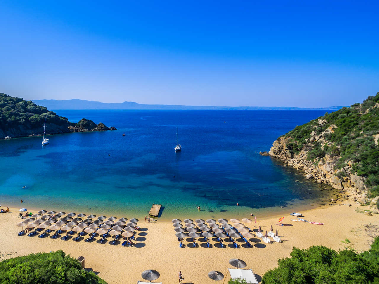 Karagatsia Beach auf Ammouliani begeistert mit türkisblauem Wasser © Halkidiki Tourism Organization