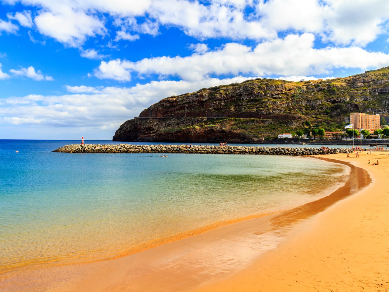 Praia de Machico, Madeira, Portugal © Adobestock/daliu