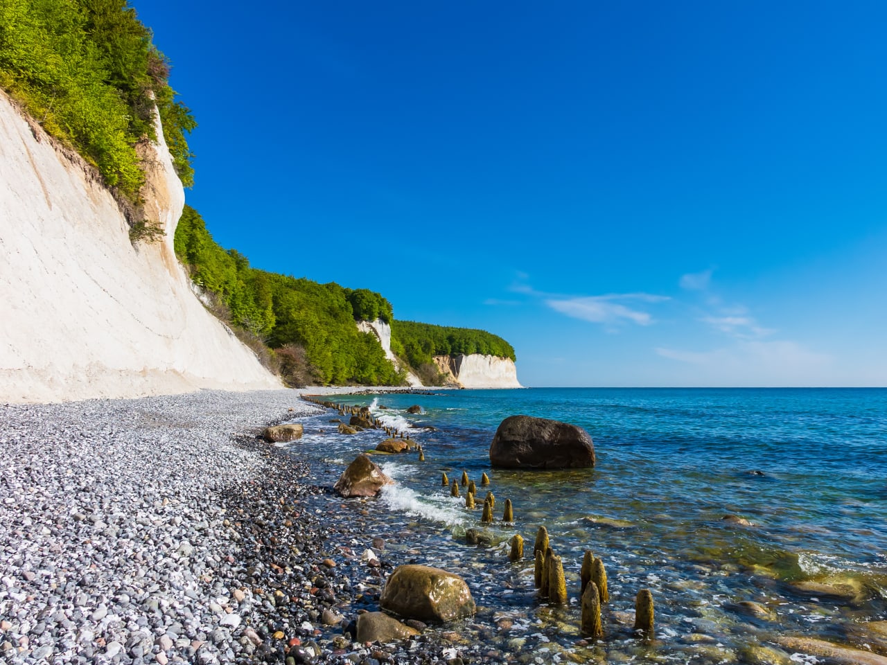 Unerwartet, aber absolut sehenswert: der Strand bei Sassnitz © Rico Ködder - stock.adobe.com