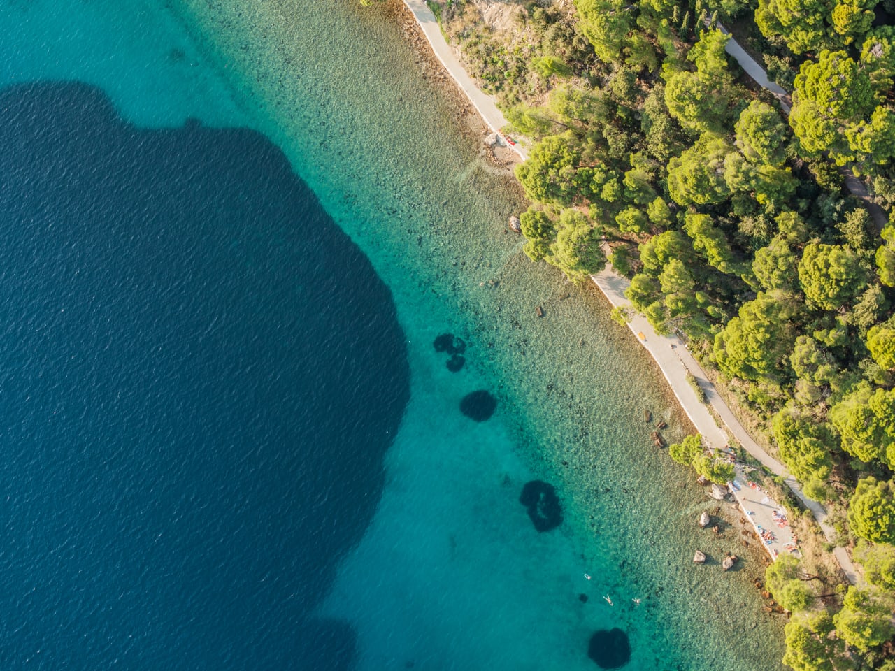 Die schöne Küste der Insel Rab, Kroatien