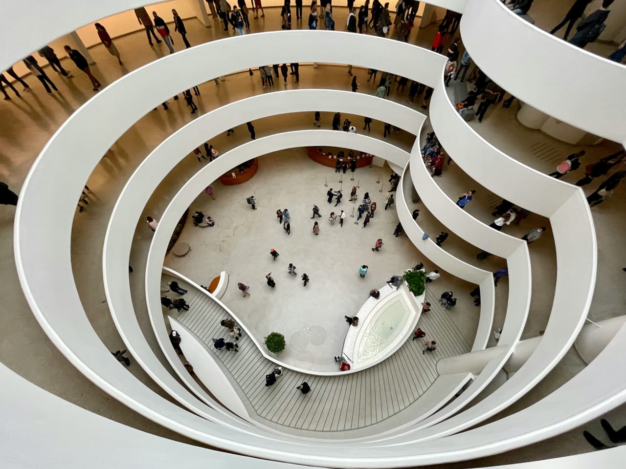 Guggenheim-Museum in New York, USA © unsplash.com - nicholas-ceglia-YM1U9ZOQimk