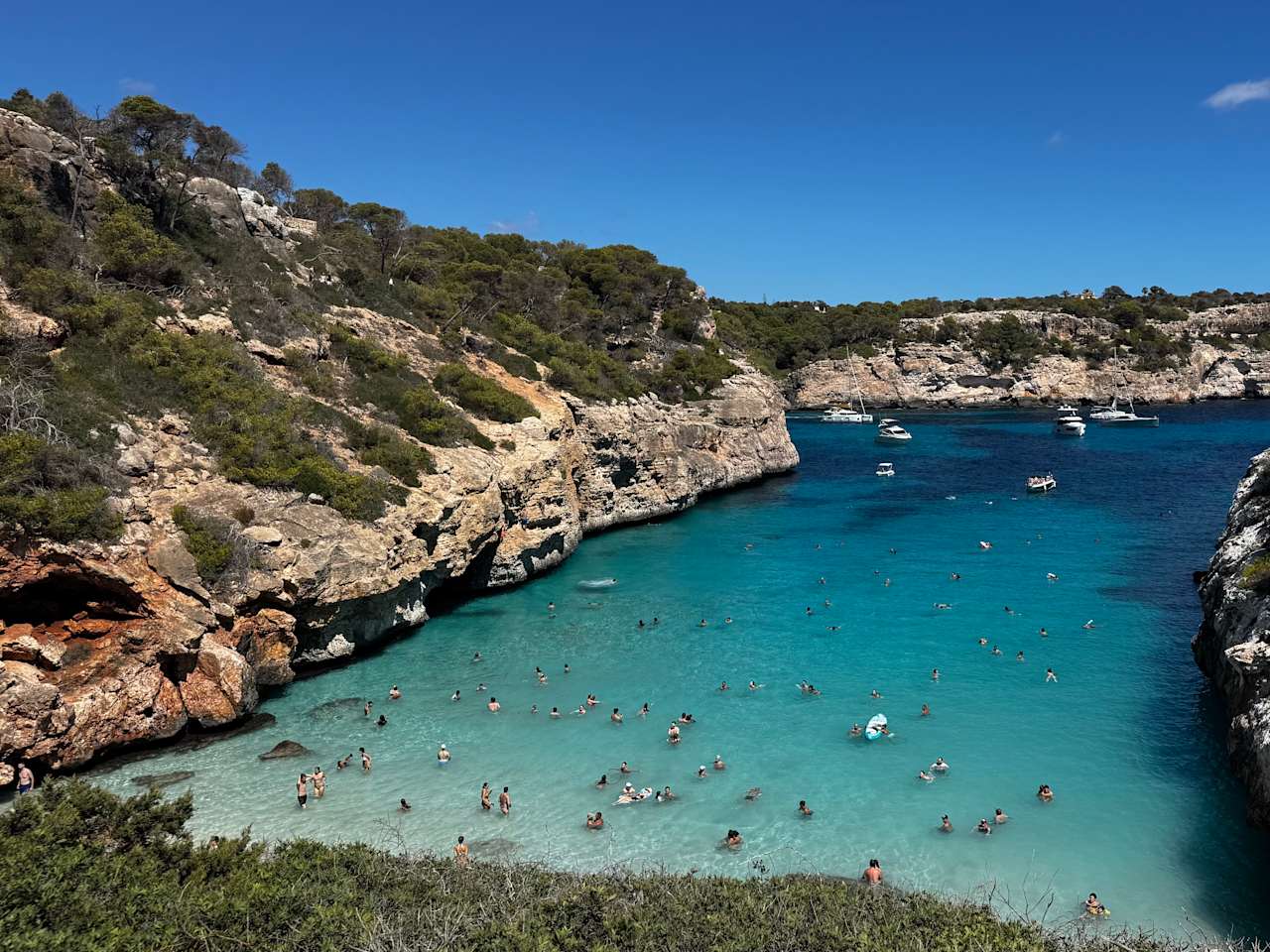 Wunderschöne Bucht Caló des Moro auf Mallorca ©Rebecca Mörth HolidayCheck Mitarbeiterin