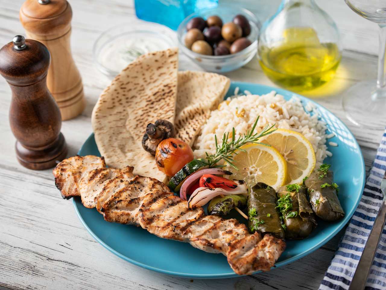 Souvlaki, Reis, Pitabrot und gefüllten Weinblättern, Insel Kos