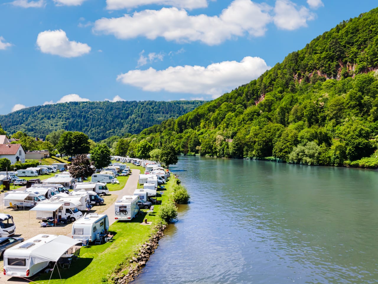 Campingplatz am Fluss Neckar, Deutschland